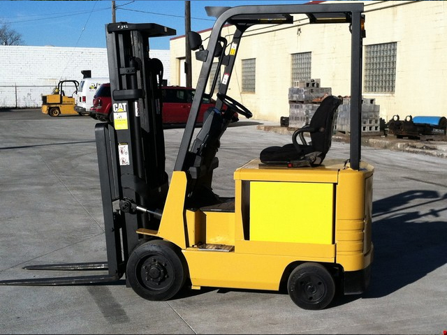 Used Cat 4 Wheel Electric Forklift
