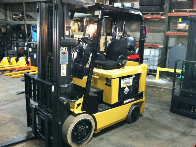 Used Cat 4 Wheel Electric Forklift